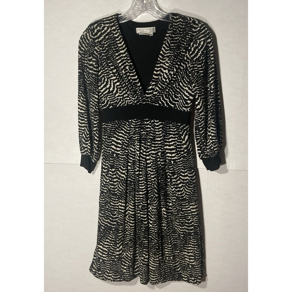 MAGGY LONDON black wide v-neck empire waist 3/4 sleeves stretch dress 4P